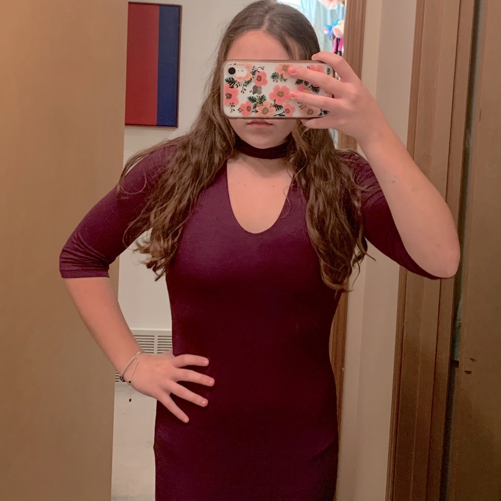 ❤️maroon dress with a small bustier cutout❤️